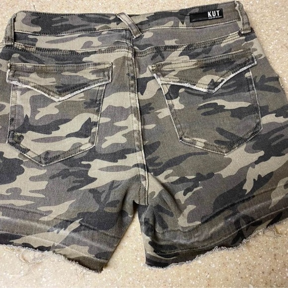 Ladies size 4 Kut from the Kloth Camouflage Jean Shorts - Picture 3 of 4